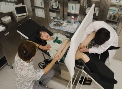 Врач воспользовался пациентом, когда он проверял